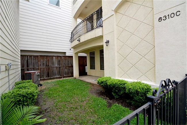 Building Photo - 6310 Hamman St
