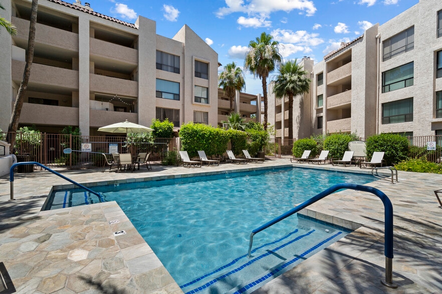 24 Hour pool - Del Prado