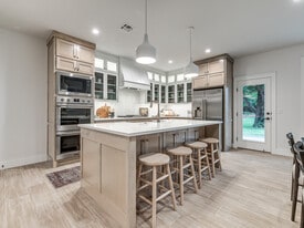 Building Photo - 317 SW 13th St