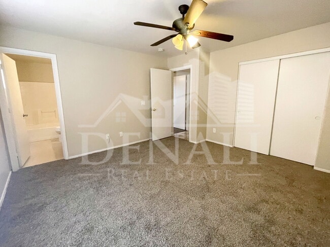 Building Photo - 8930 W Catalina Dr