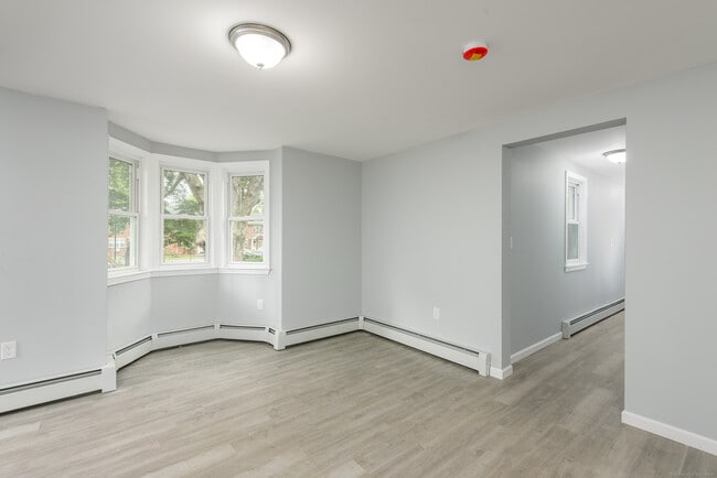 Building Photo - 37 Martin St
