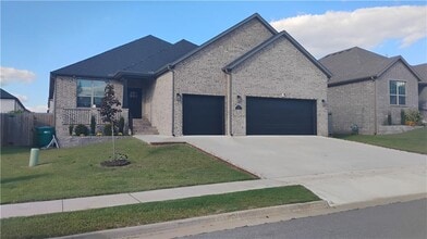 Building Photo - 710 Harbison St