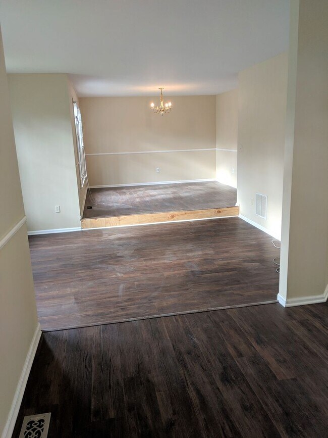 Building Photo - Spacious Single Family for Rent