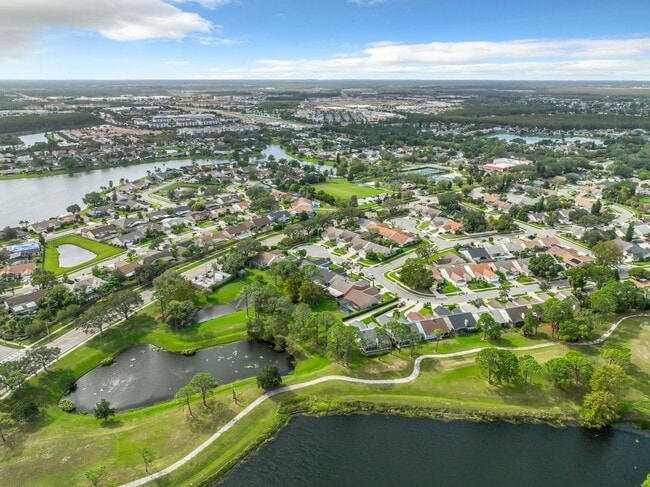 Building Photo - Beautiful 3 Bedroom, 2 Bath POOL Home with 2-Car Garage in the Heart of Hunters Creek!