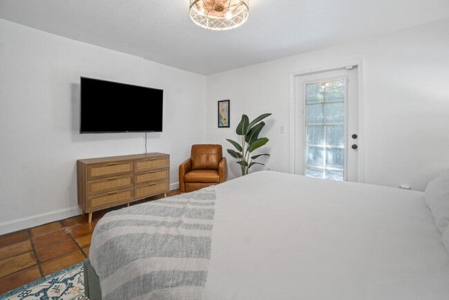 Building Photo - 1911 Parker Ave