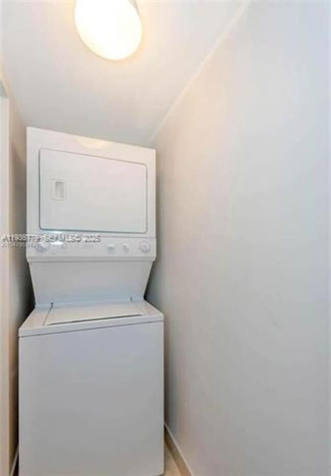 Building Photo - 16699 Collins Ave