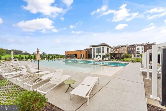 Building Photo - 43443 Croson Ln