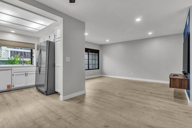 Building Photo - 3097 W Cheryllyn Ln