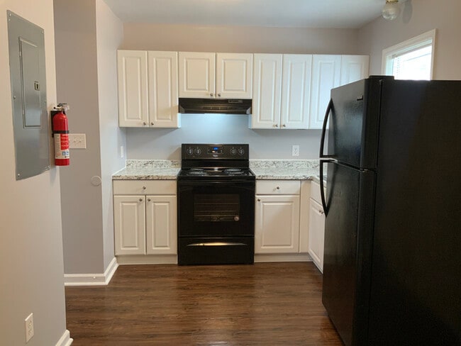 Building Photo - 206 W 15th St