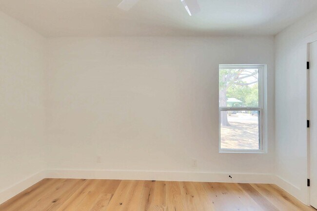 Building Photo - 1813 Magnolia Dr