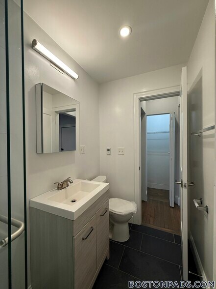 Building Photo - 117 Park Dr