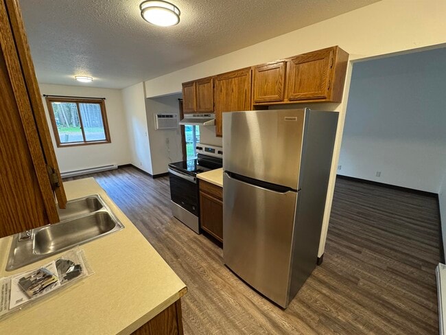 Building Photo - 302 Balsam St