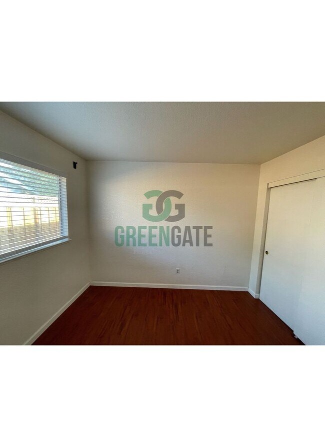 Building Photo - 177-179 Manzanita Lane