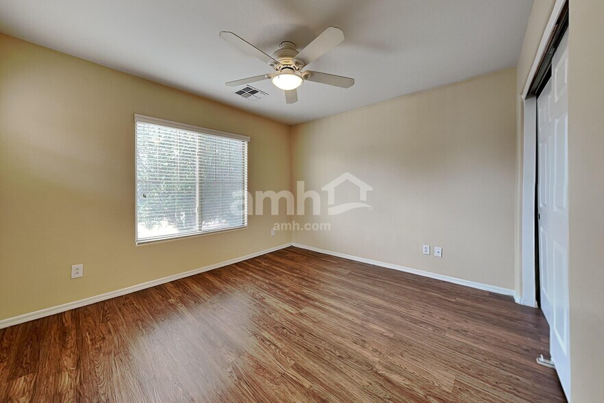 Building Photo - 11557 W Pima St