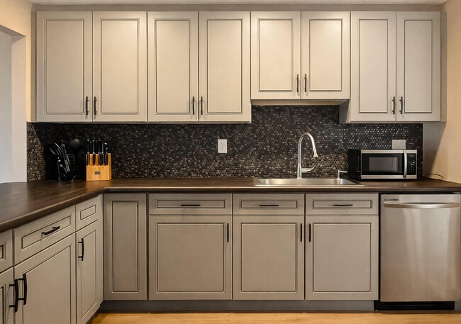 Building Photo - 6 Royal Palm Way