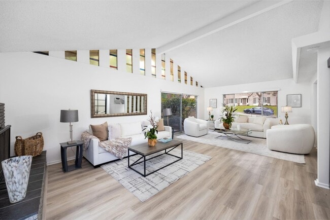 Building Photo - Mid-Century Home in Prime East Sierra Madr...