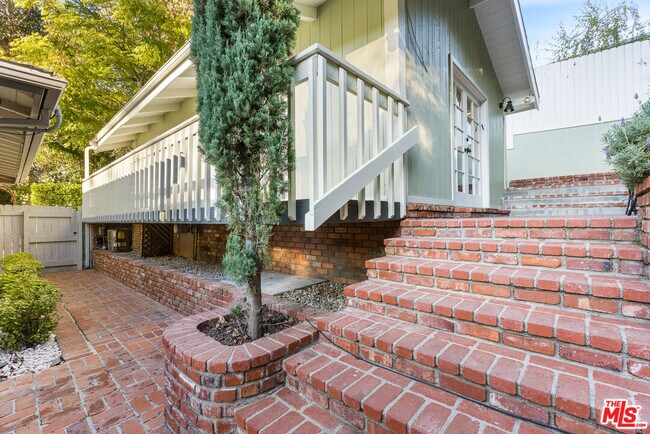 Building Photo - 9520 Gloaming Dr