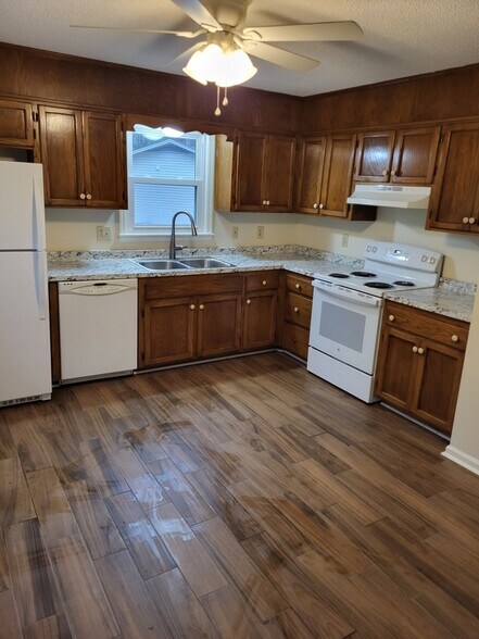 Building Photo - 1860 Lowe St