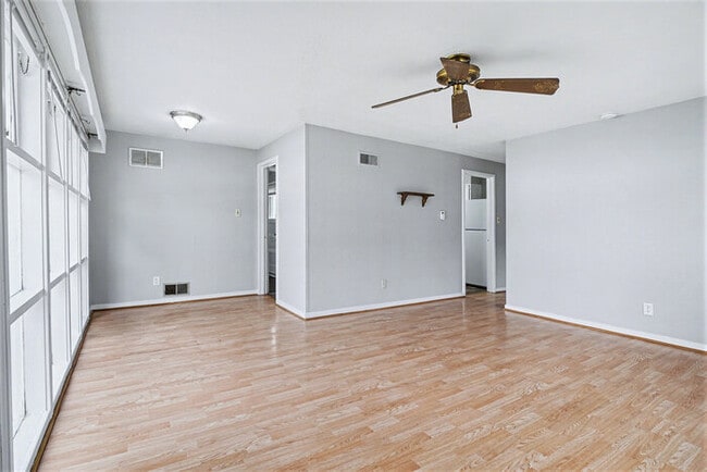 Building Photo - Charming 3-bedroom, 1-bath gem in the heart of Mishawaka!