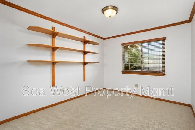 Building Photo - 4000 James Dr