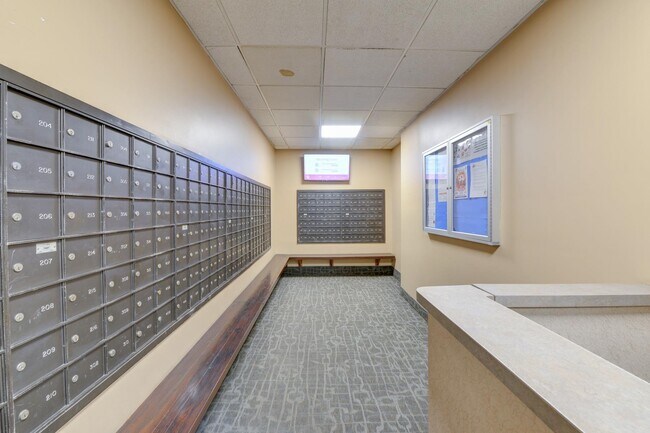 Building Photo - 720 Harmon Cove Tower