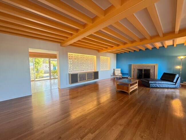 Building Photo - Luxury Upper Piedmont Estate