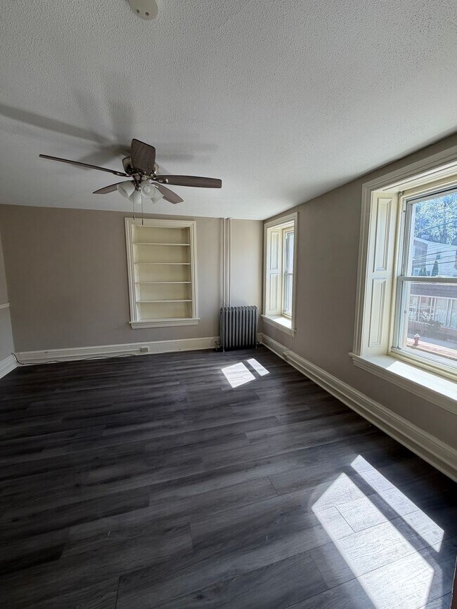 Building Photo - 49 N Main St