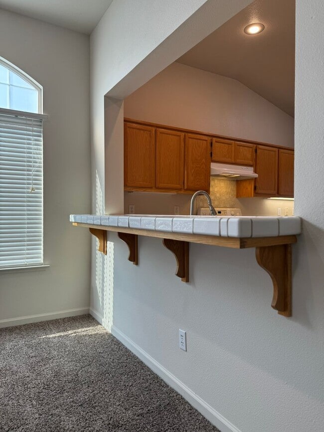 Building Photo - Available Now! Spacious home located in North Merced