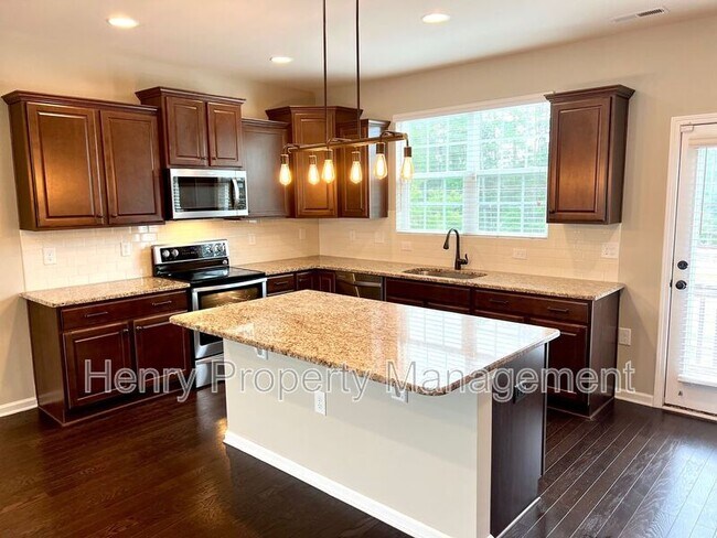 Building Photo - 1413 Regents Ln