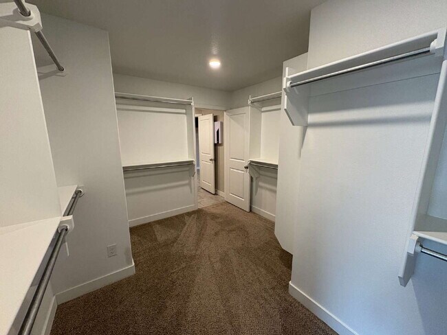 Building Photo - Stunning Three Bedroom In Bell Farms!
