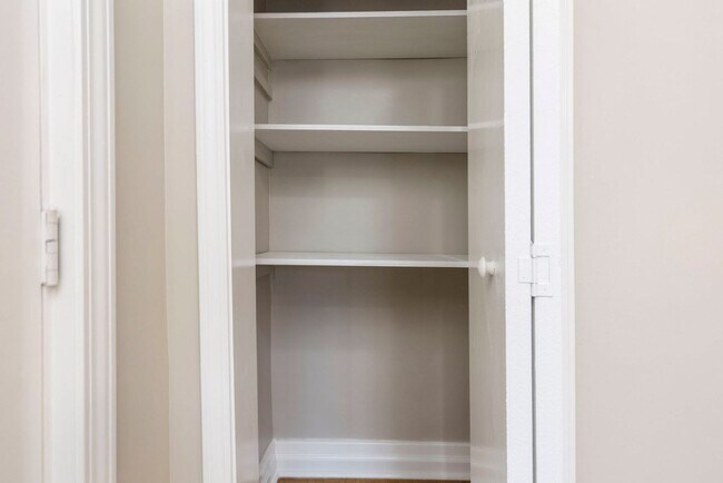 Building Photo - 2220 Auburn Dr