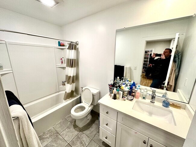 Building Photo - 829-833 Beacon Unit 501