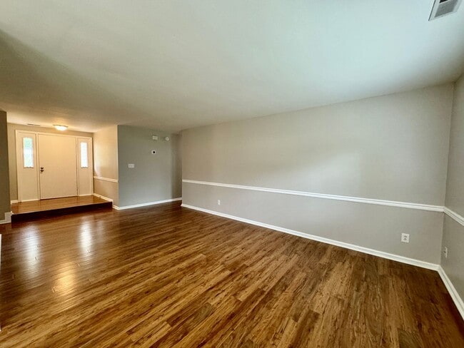 Building Photo - READY 05-15-25!! Ranch Home w/2-Car Garage...