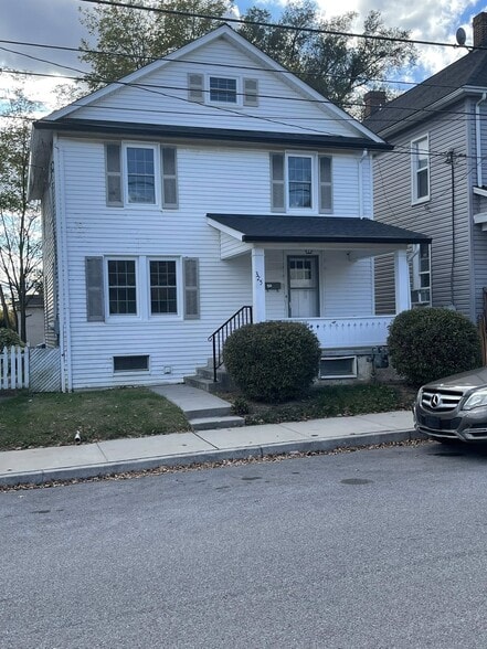 Primary Photo - 325 2nd Ave