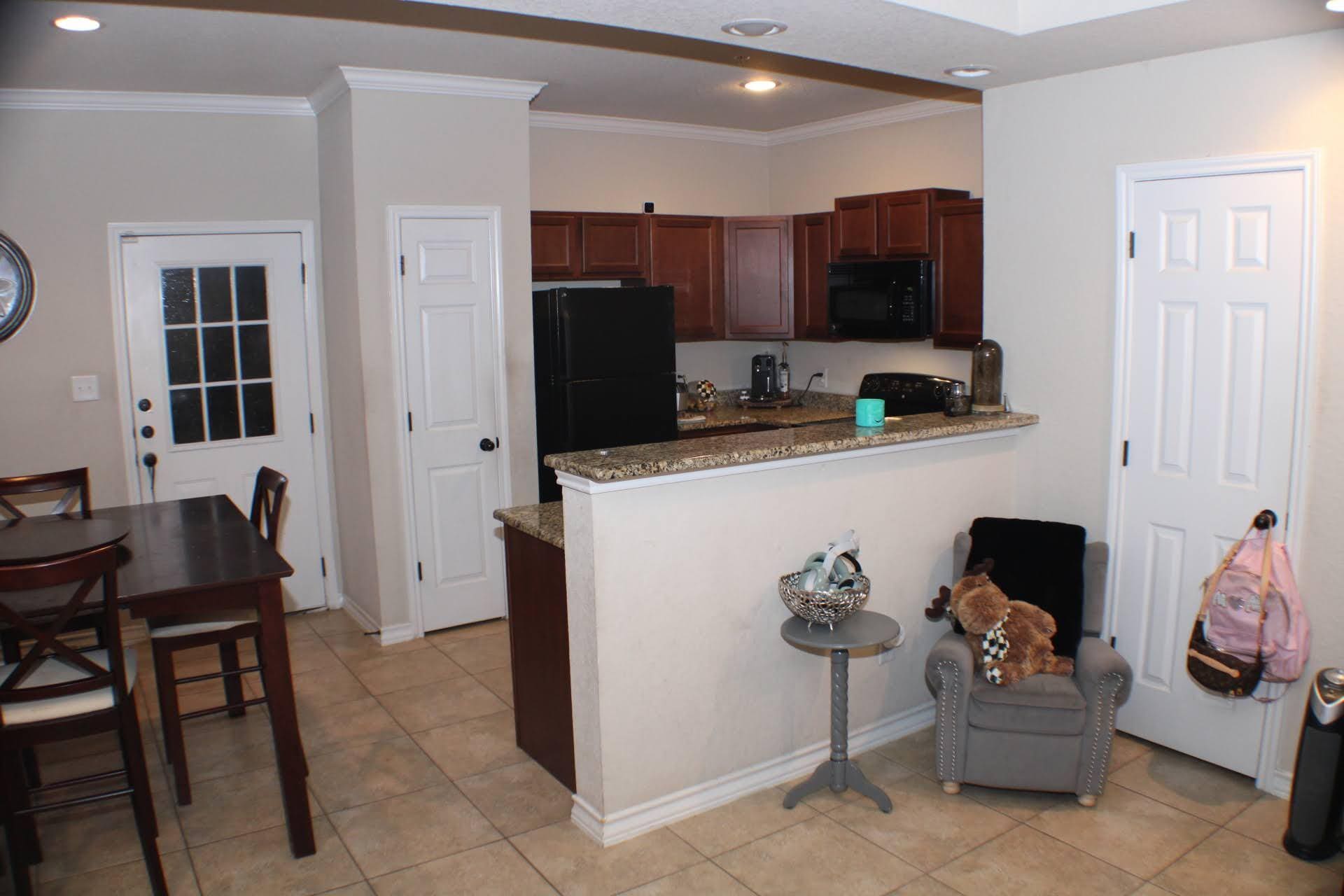 Kitchen - 4923 Flipper Dr