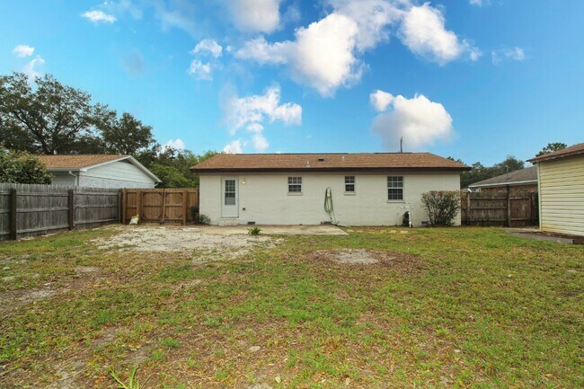 Building Photo - Updated 3BR/2BA Gulf Breeze Home with Fenced Yard Near Zoo & A-Rated Schools