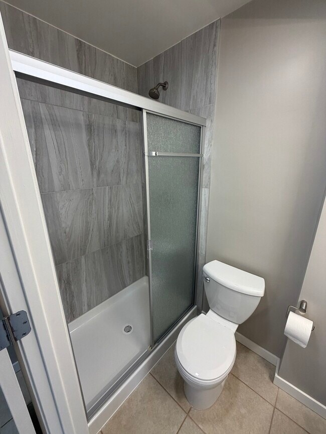 Building Photo - 109 Hickory Dr