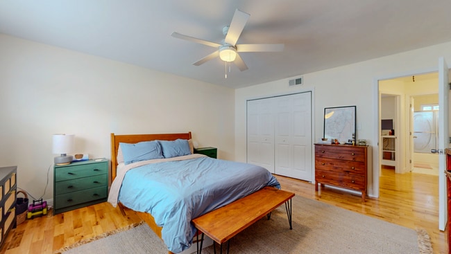 Building Photo - Beautiful 2 Bedroom Multi Level Condo
