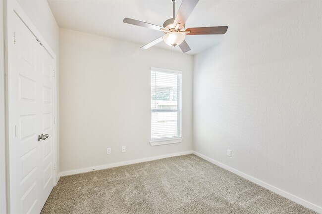 Building Photo - 25124 Pacific Wren Dr