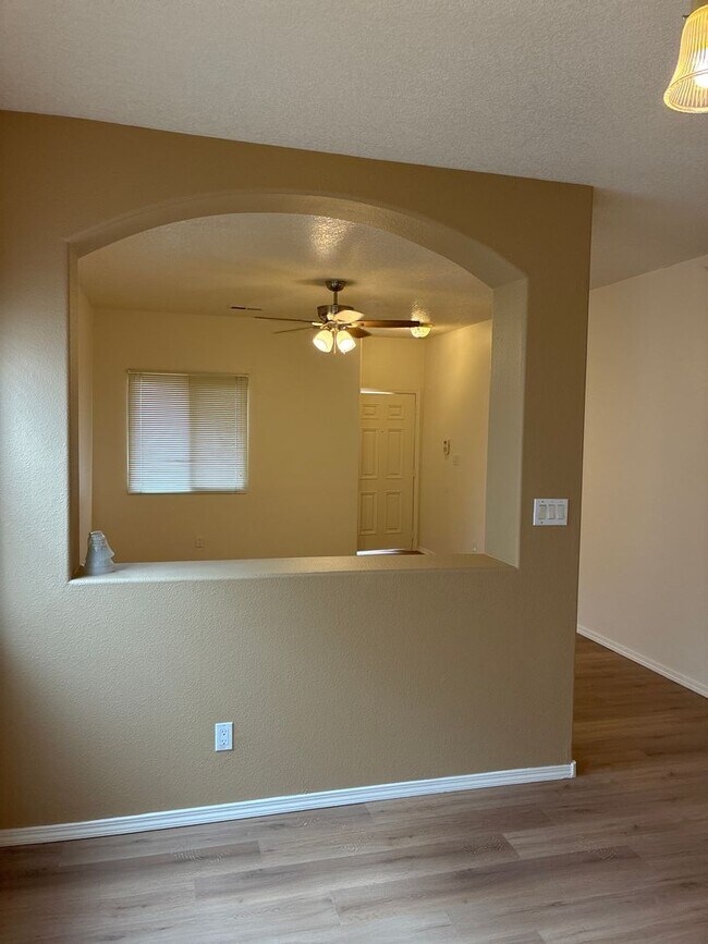 Building Photo - large 3 br+ loft