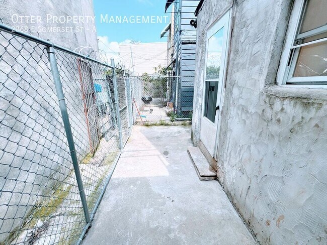 Building Photo - 2068 E Somerset St