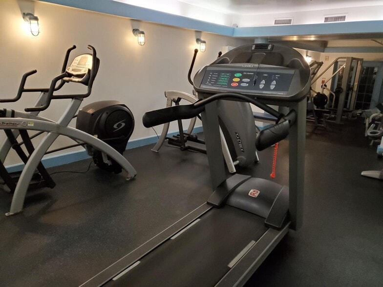 Building Photo - 3 N Christopher Columbus Blvd