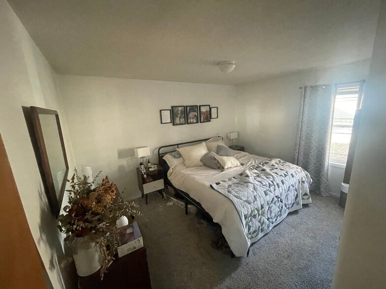Bedroom 1 - 1601 Broadway N