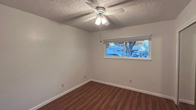 Building Photo - 1717 Briarwood Dr