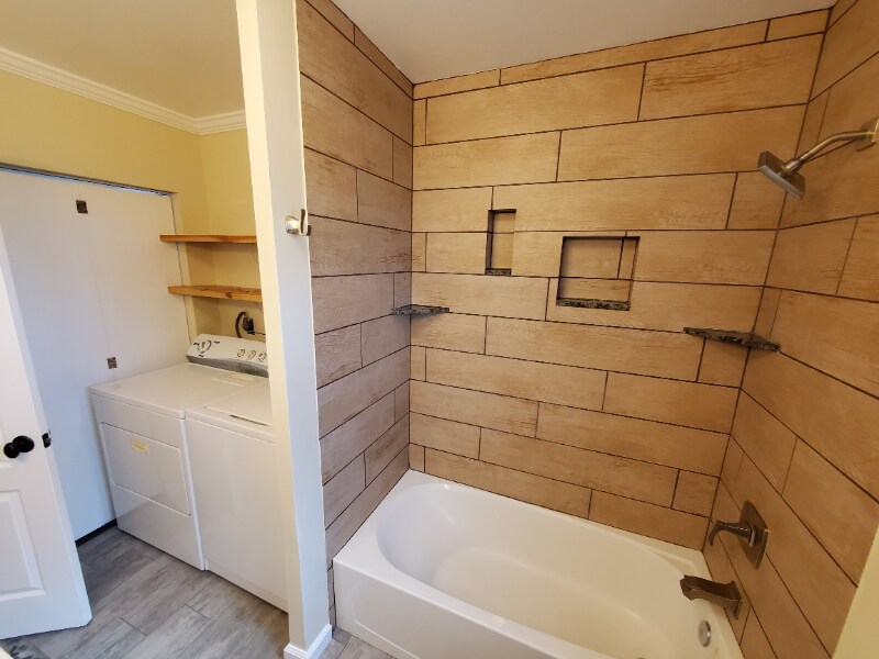 Building Photo - 421 N Ditmar St