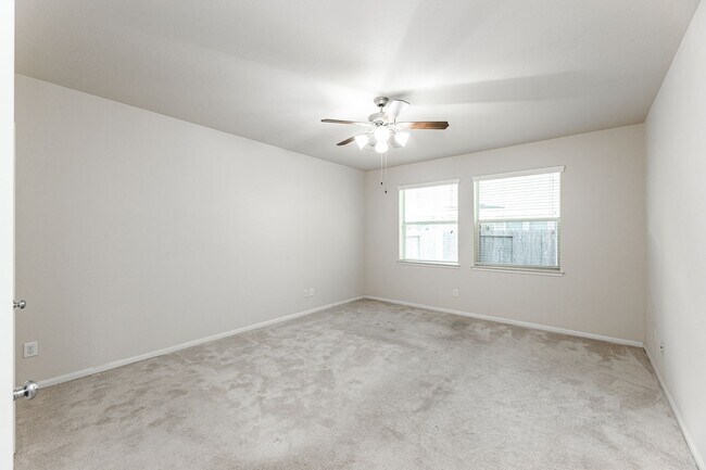 Building Photo - 6443 Wilshire Fern