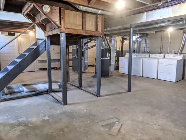 Building Photo - Hanscom Park Duplex