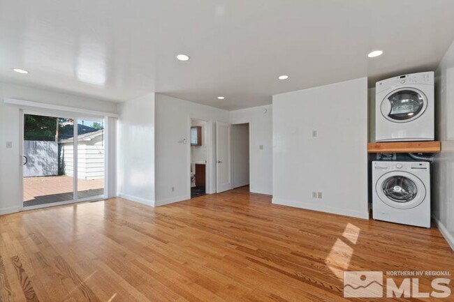 Building Photo - 1530 Allen St
