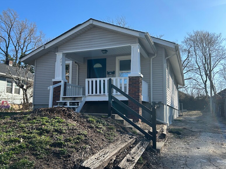 Building Photo - 203 S Hardy Ave