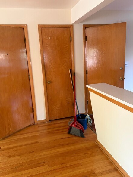 Building Photo - 3500 S Oak Park Ave